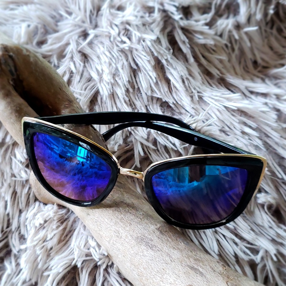 Cat eye sunglasses